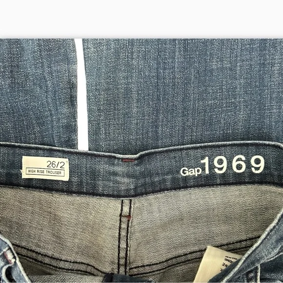 Authentic Gap 1969 Mid-Weight High Rise Trouser Jesns Women’s Size 2/26 - Picture 2 of 11